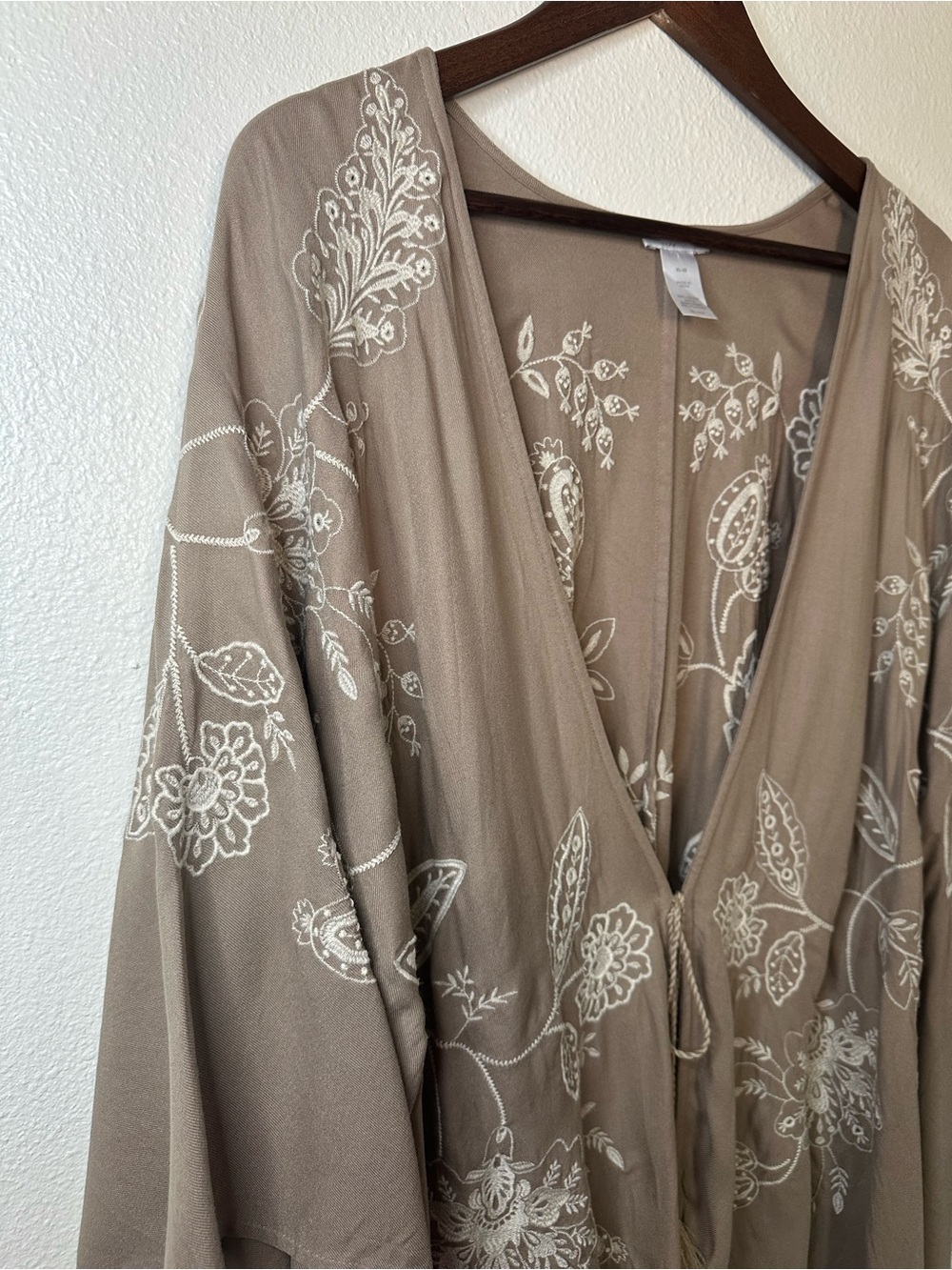 J. Jill Taupe Embroidered Boho Kimono Cardigan with Cream Stitching XL-3X - Picture 3 of 5